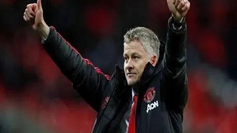 火箭核心申京赛场绽放，冬日赛场温暖如春